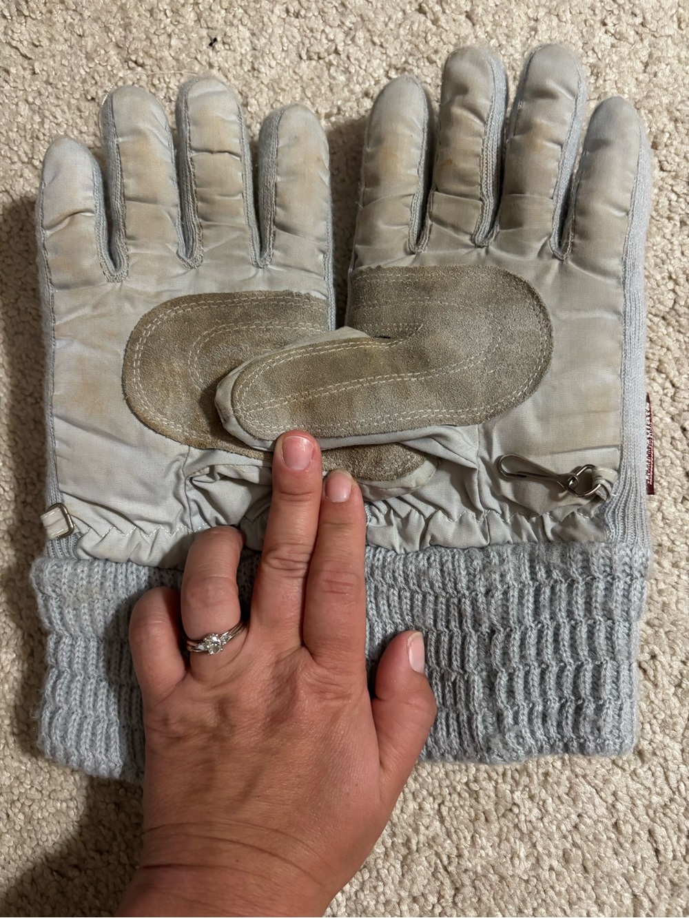 Thinsulate Gray and Pink Insulated Women's Winter Gloves - Picture 3 of 7